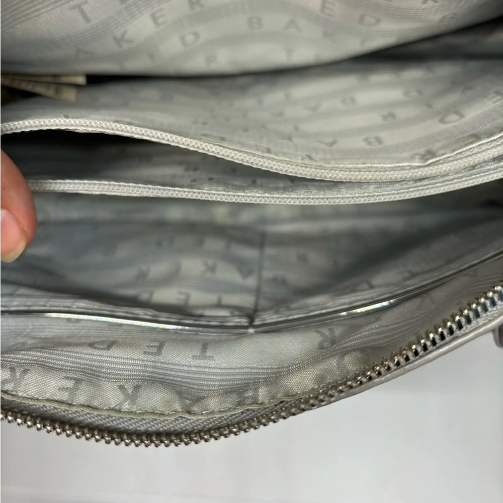 HEATHERR CURVED LEATHER CROSSBODY BAG❗️- SOLD TO WANDAHUGGINS66 - Picture 9 of 16